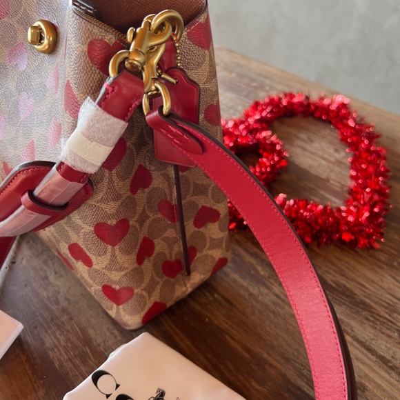 Coach Willow Bucket Bag In Signature Canvas With Heart Print BRAND NEW - Picture 8 of 14